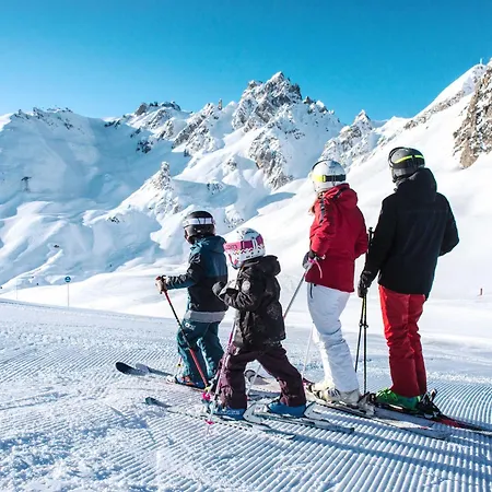 Cosy 2 Pieces, Skis Aux Pieds, Proche Commerces - Fr-1-182a-34 * Courchevel